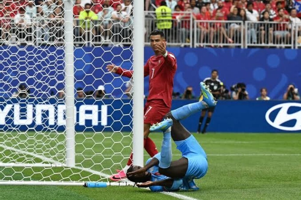 Ronaldo bị ngắt kết nối với hàng tiền vệ