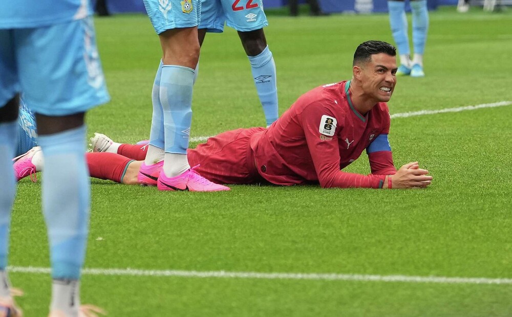 Roberto Martinez phải làm gì với Ronaldo