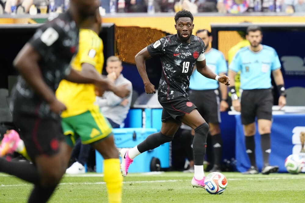 Màn tái xuất quan trọng của Alphonso Davies với tuyển Canada