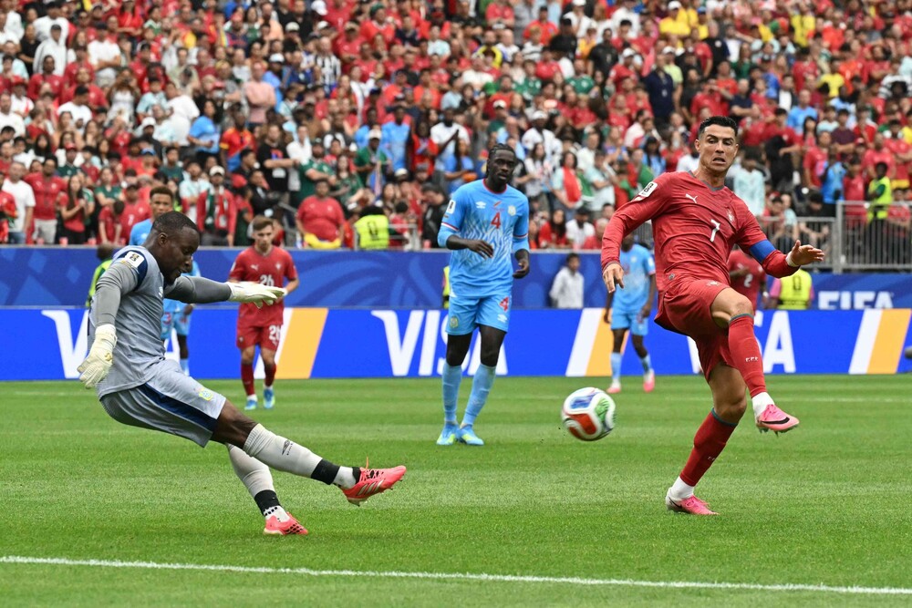Hàng thủ Congo chỉ cần bắt chết Ronaldo
