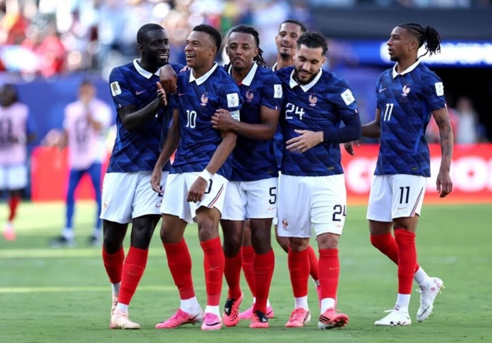 Deschamps bố trí trục dọc quá tốt
