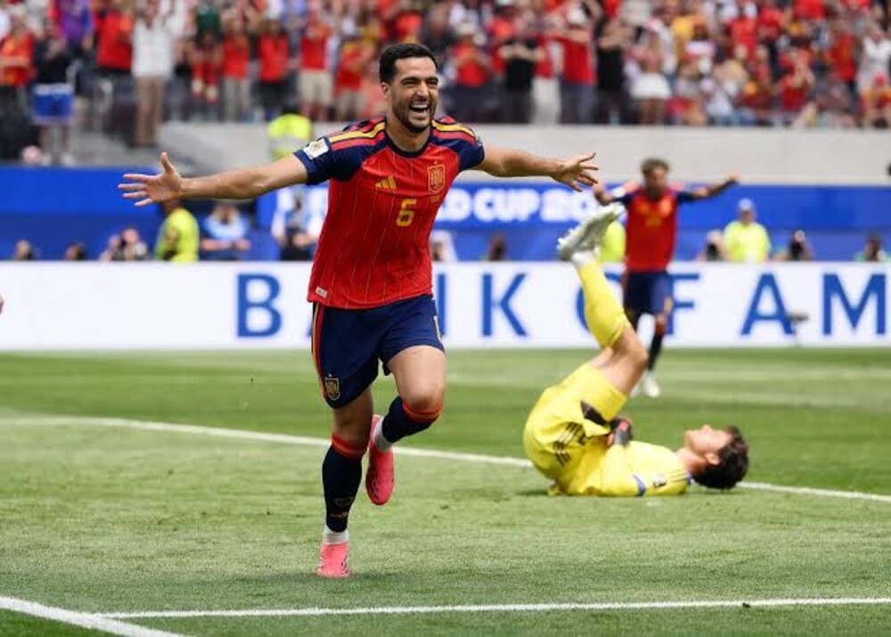 Mikel Merino quá có duyên với những khoảnh khắc