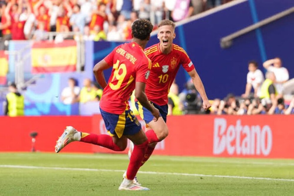 Dani Olmo làm quá tốt với vai trò đỉnh hàng tiền vệ Tây Ban Nha