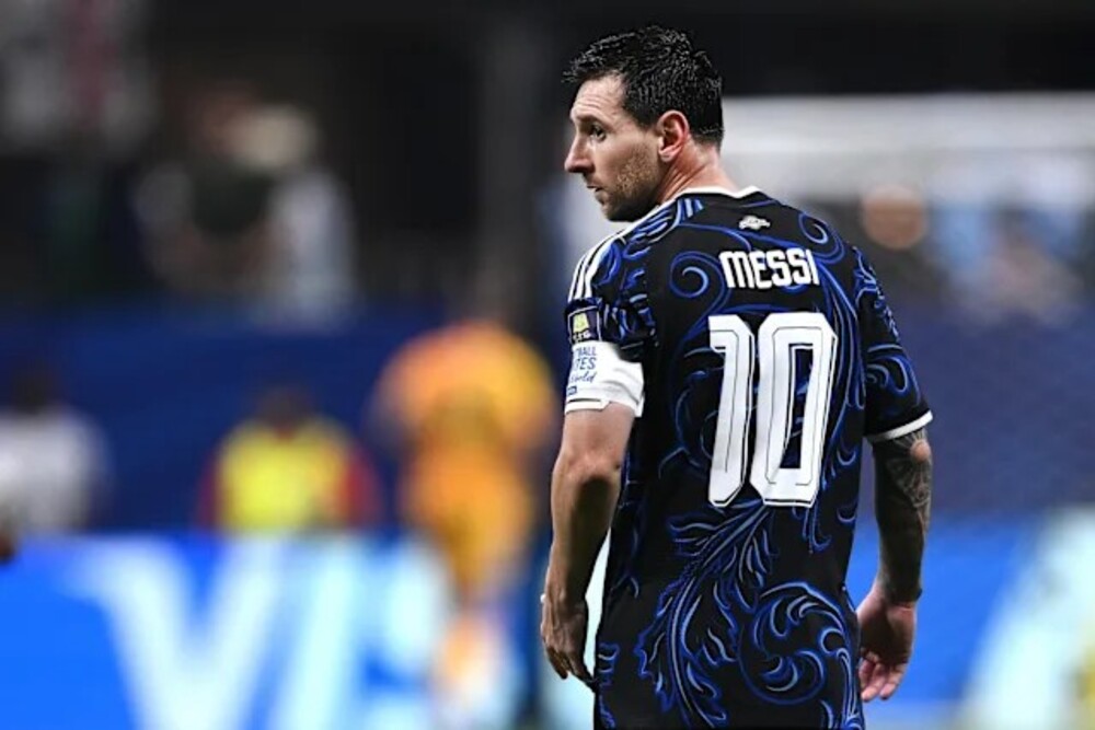 Messi thống trị bằng những khoảnh khắc
