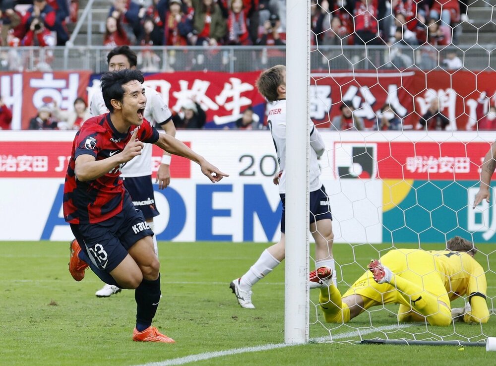 Yokohama F Marinos vs Kashima Antlers - Khởi đầu nảy lửa